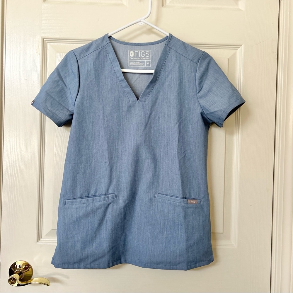 Figs Scrub Top Casma Three Pocket Scrub Top Blue  Size XS